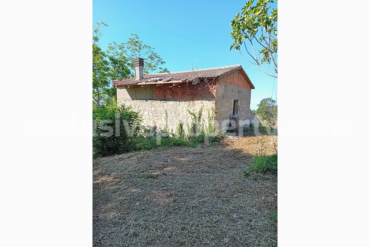 Country House to Renovate with Panoramic Sea Views - Close to Palata and Amenities - with 1 Hectare of Flat Land