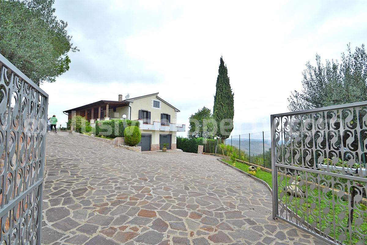 Charming Habitable Villa with Flat - Fenced Land for Sale in Beautiful Abruzzo - Italy