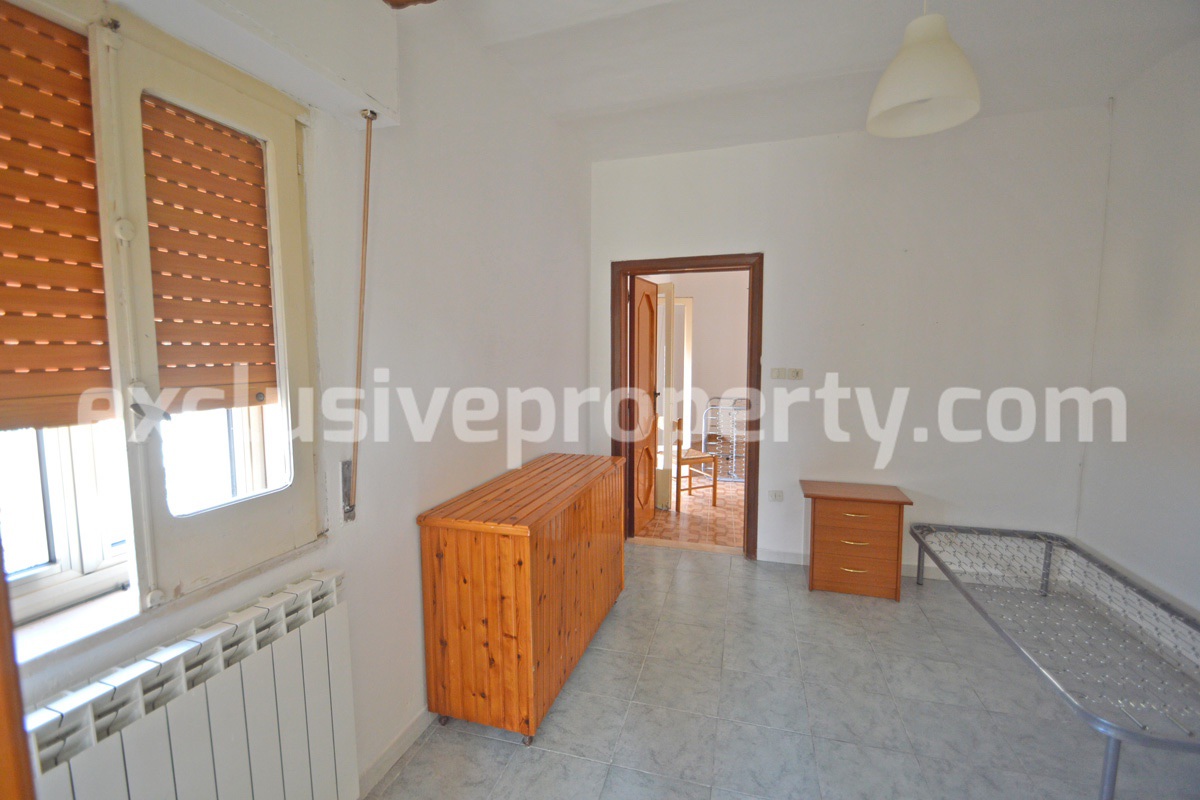 Habitable house in excellent condition with garage for sale in Molise 13