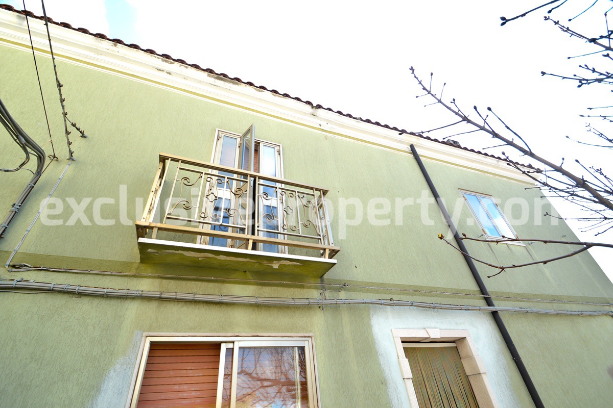 Habitable house in excellent condition with garage for sale in Molise 15