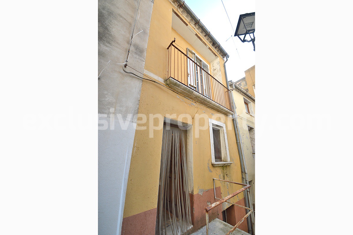 Historic Stone Village House with Terrace for Sale in Molise - Italy - Great Investment Opportunity