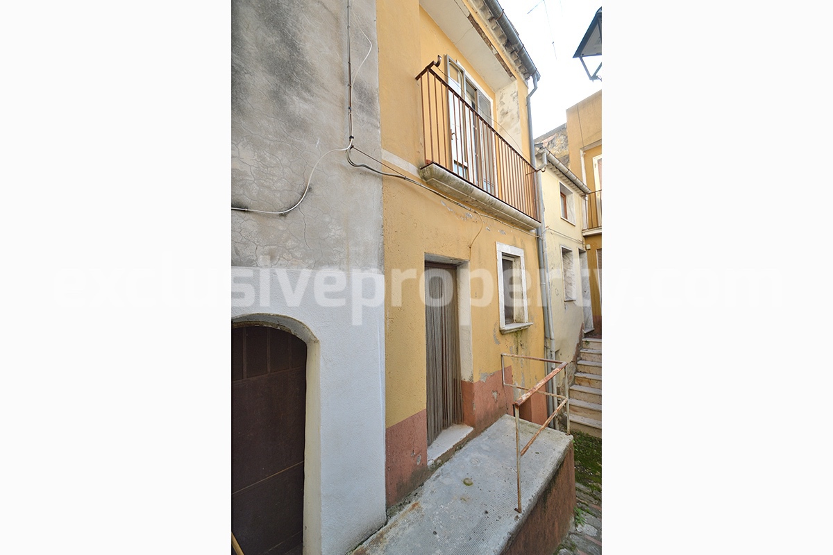 Historic Stone Village House with Terrace for Sale in Molise - Italy - Great Investment Opportunity