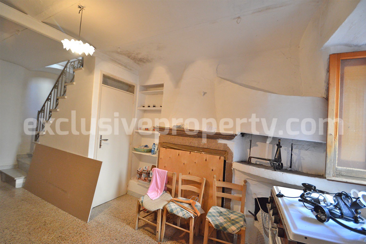 Historic Stone Village House with Terrace for Sale in Molise - Italy - Great Investment Opportunity