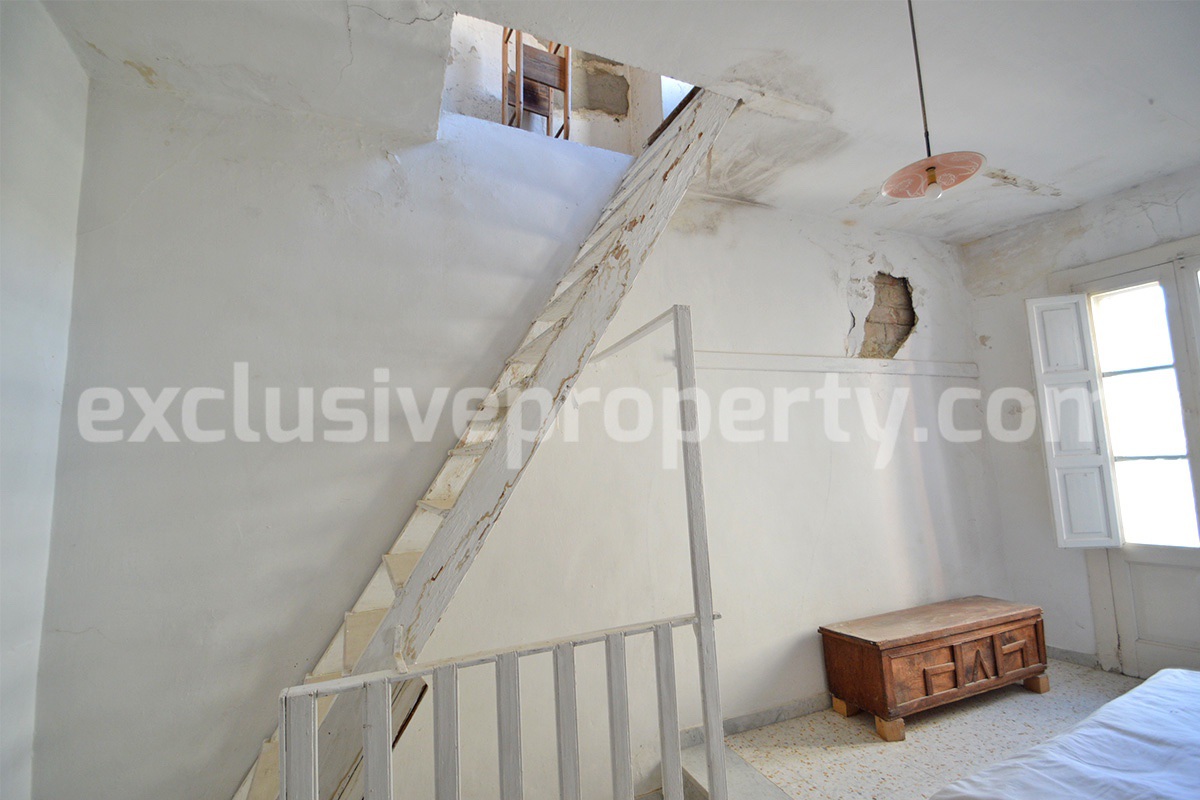 Historic Stone Village House with Terrace for Sale in Molise - Italy - Great Investment Opportunity