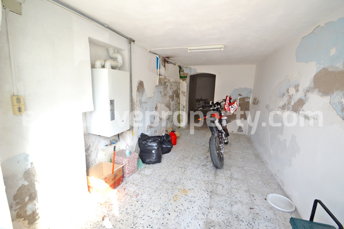 Habitable house in excellent condition with garage for sale in Molise 19