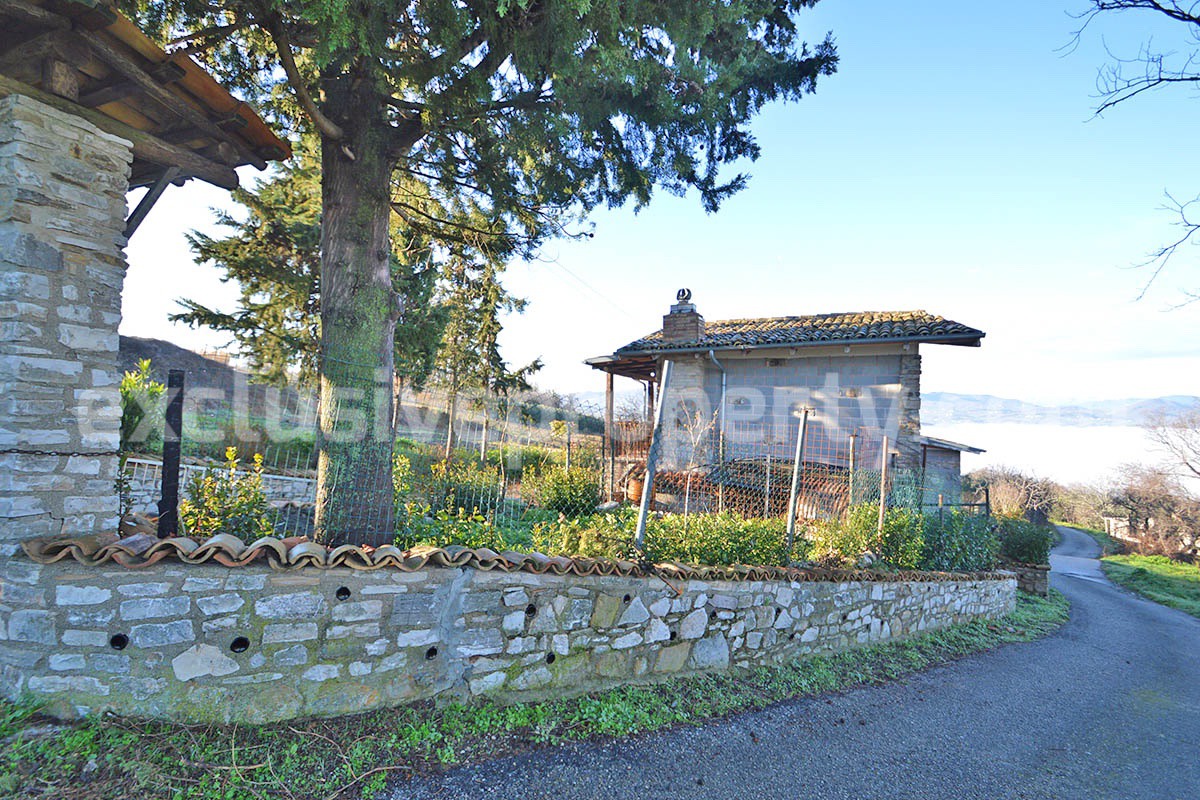 Rustic Country House with Wooden Veranda - Mountain and Hill Views - Garage and Garden in Molise - For Sale in Italy