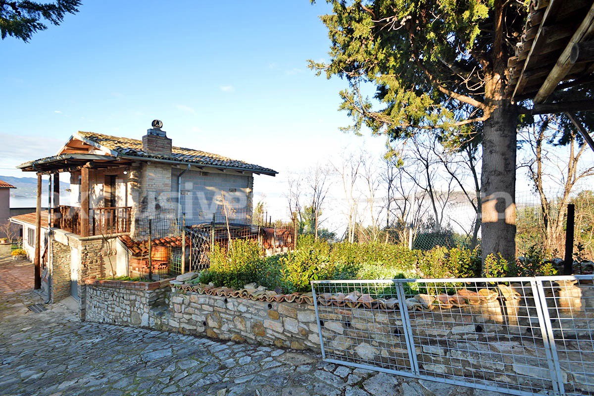 Rustic Country House with Wooden Veranda - Mountain and Hill Views - Garage and Garden in Molise - For Sale in Italy