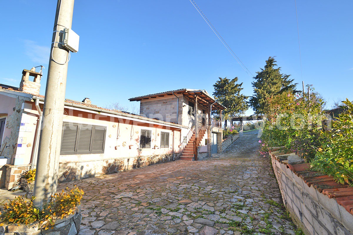 Rustic Country House with Wooden Veranda - Mountain and Hill Views - Garage and Garden in Molise - For Sale in Italy