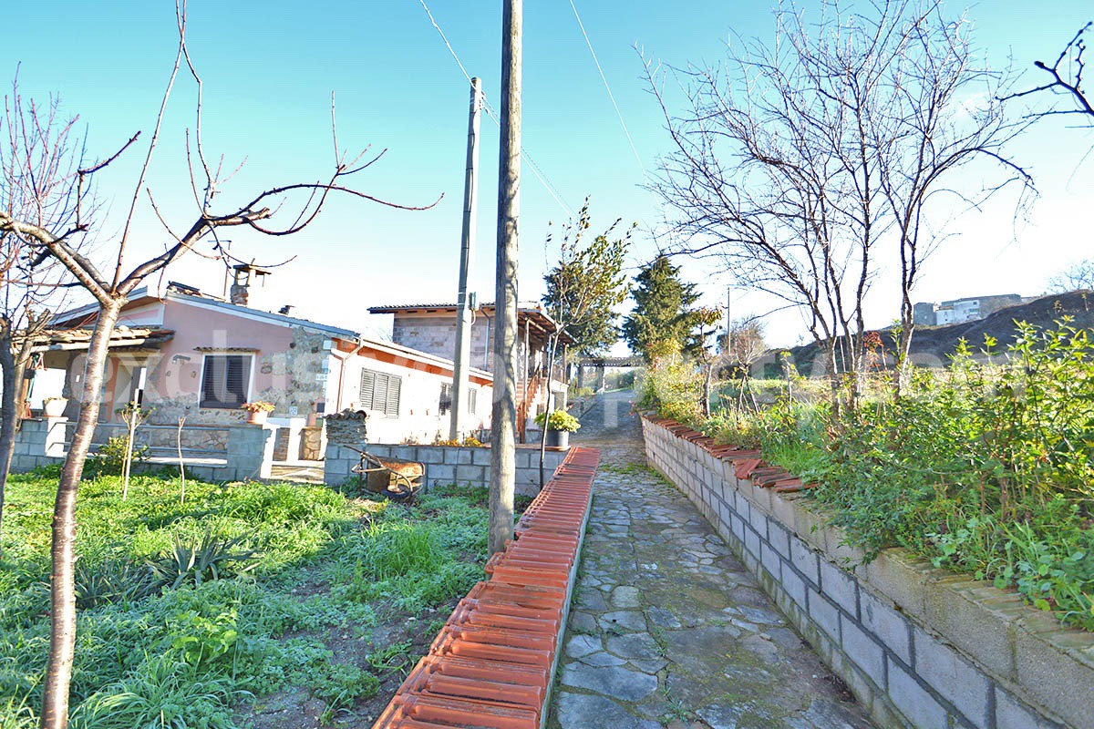 Rustic Country House with Wooden Veranda - Mountain and Hill Views - Garage and Garden in Molise - For Sale in Italy