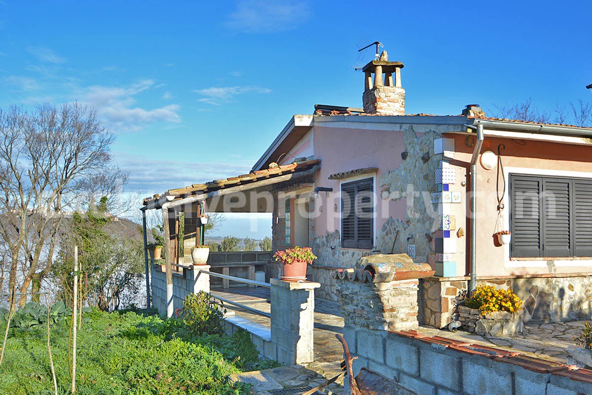 Rustic Country House with Wooden Veranda - Mountain and Hill Views - Garage and Garden in Molise - For Sale in Italy