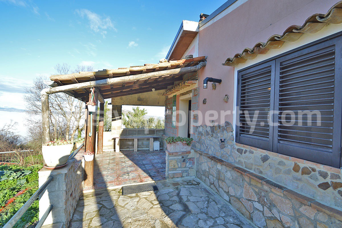 Rustic Country House with Wooden Veranda - Mountain and Hill Views - Garage and Garden in Molise - For Sale in Italy