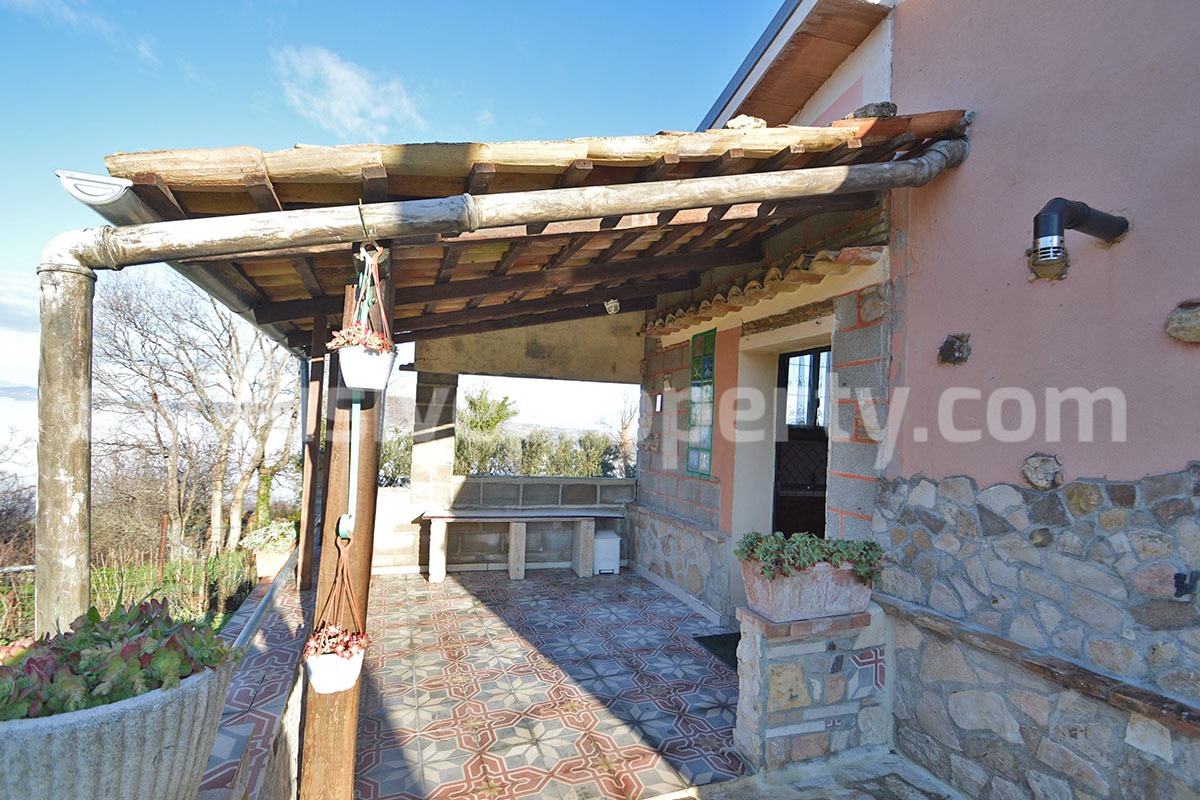 Rustic Country House with Wooden Veranda - Mountain and Hill Views - Garage and Garden in Molise - For Sale in Italy