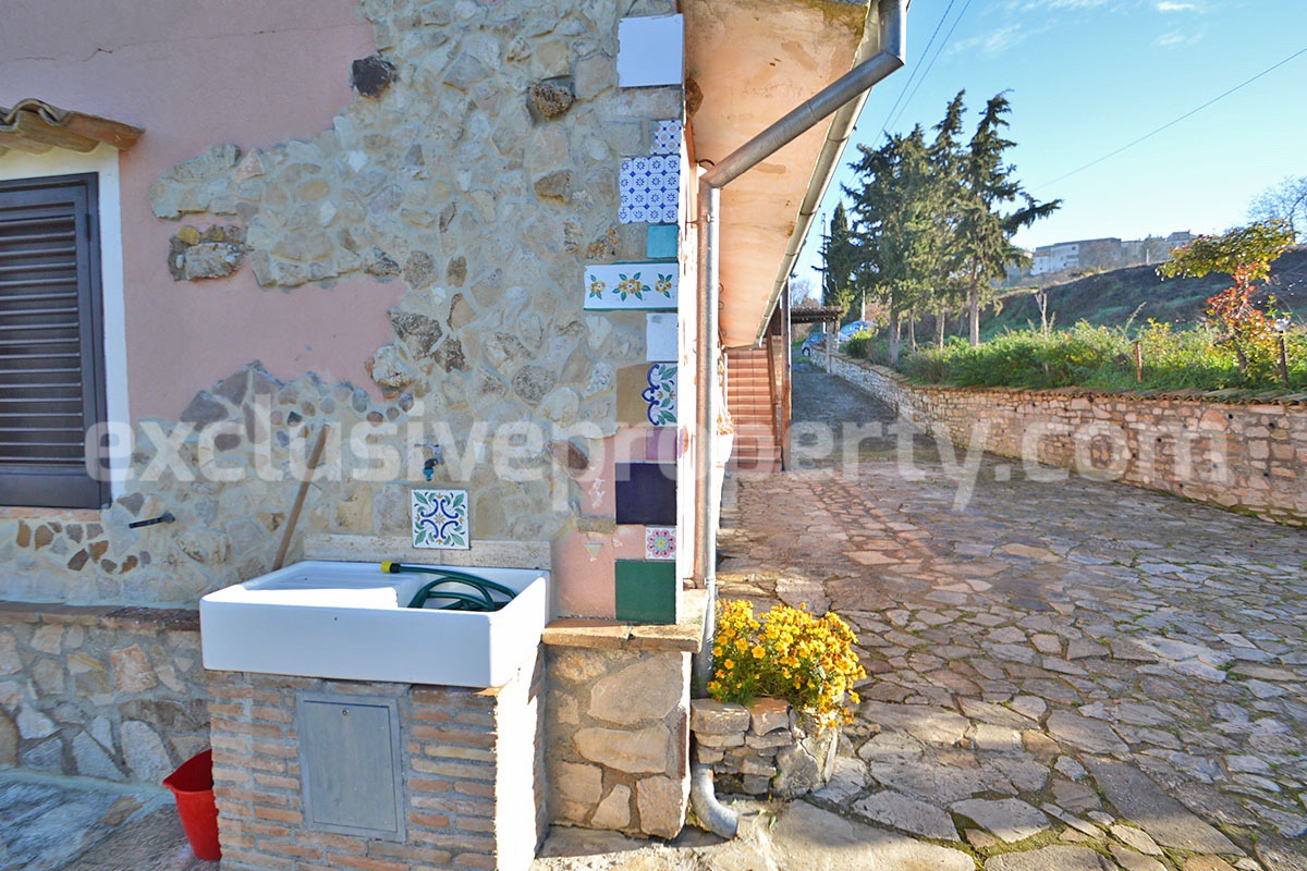 Rustic Country House with Wooden Veranda - Mountain and Hill Views - Garage and Garden in Molise - For Sale in Italy