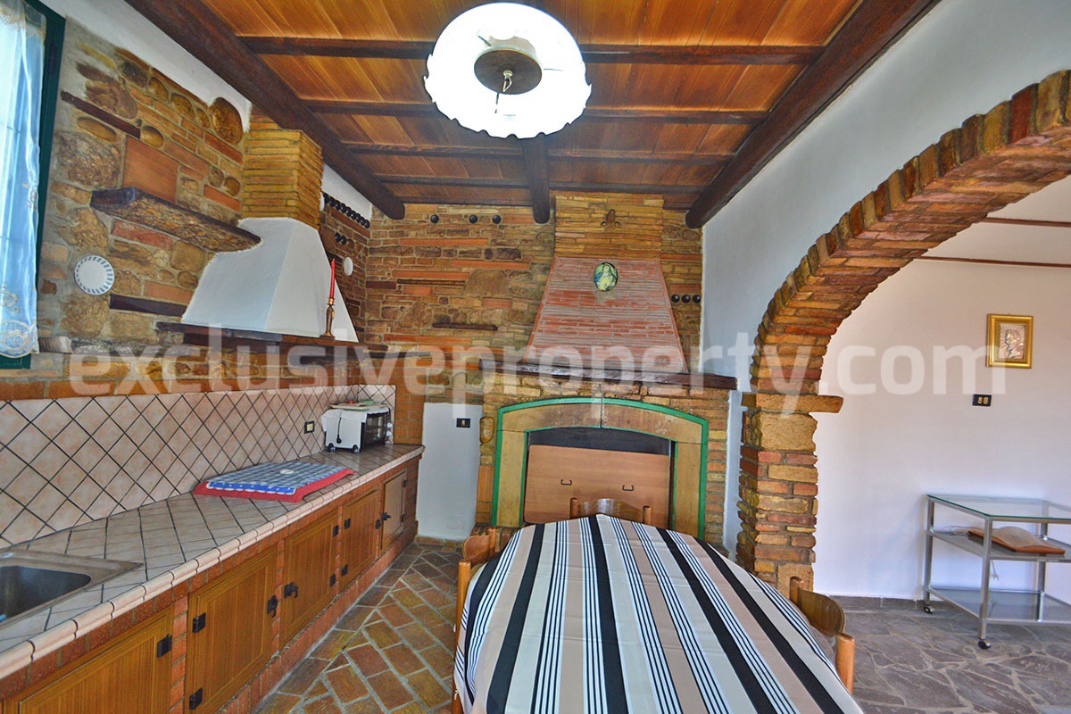 Rustic Country House with Wooden Veranda - Mountain and Hill Views - Garage and Garden in Molise - For Sale in Italy