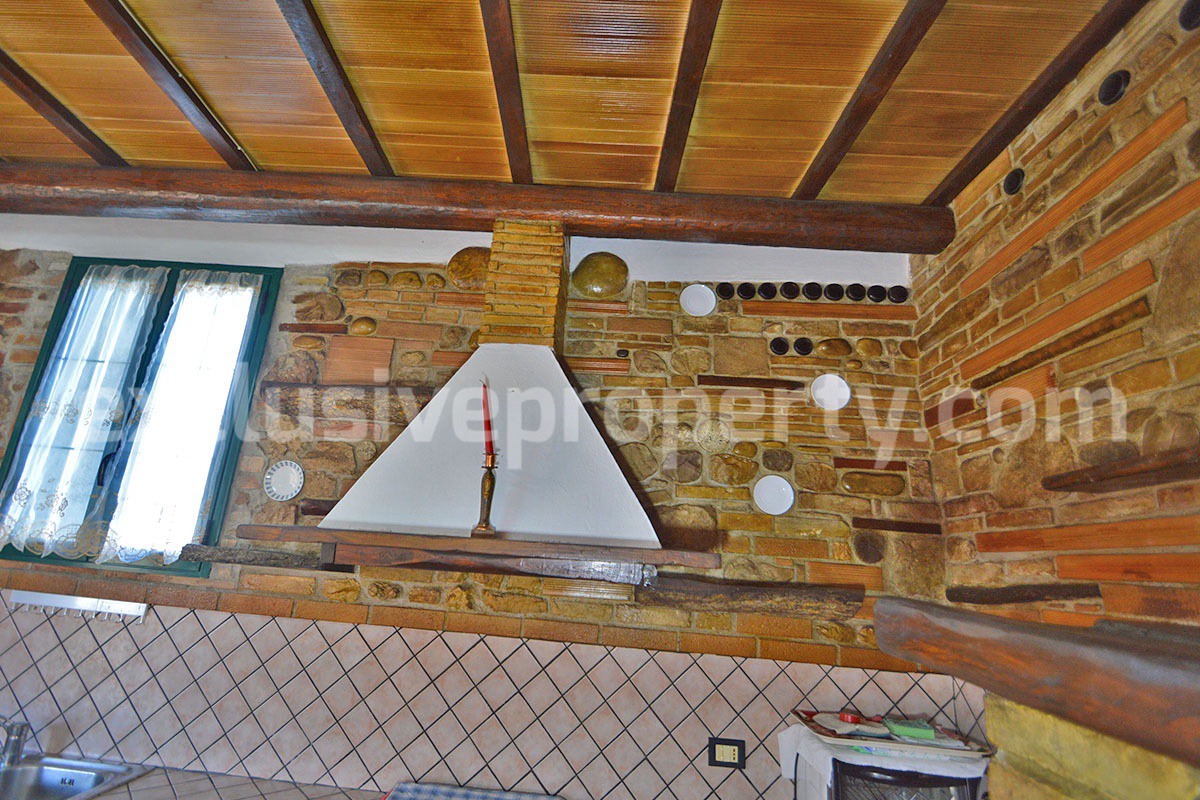 Rustic Country House with Wooden Veranda - Mountain and Hill Views - Garage and Garden in Molise - For Sale in Italy