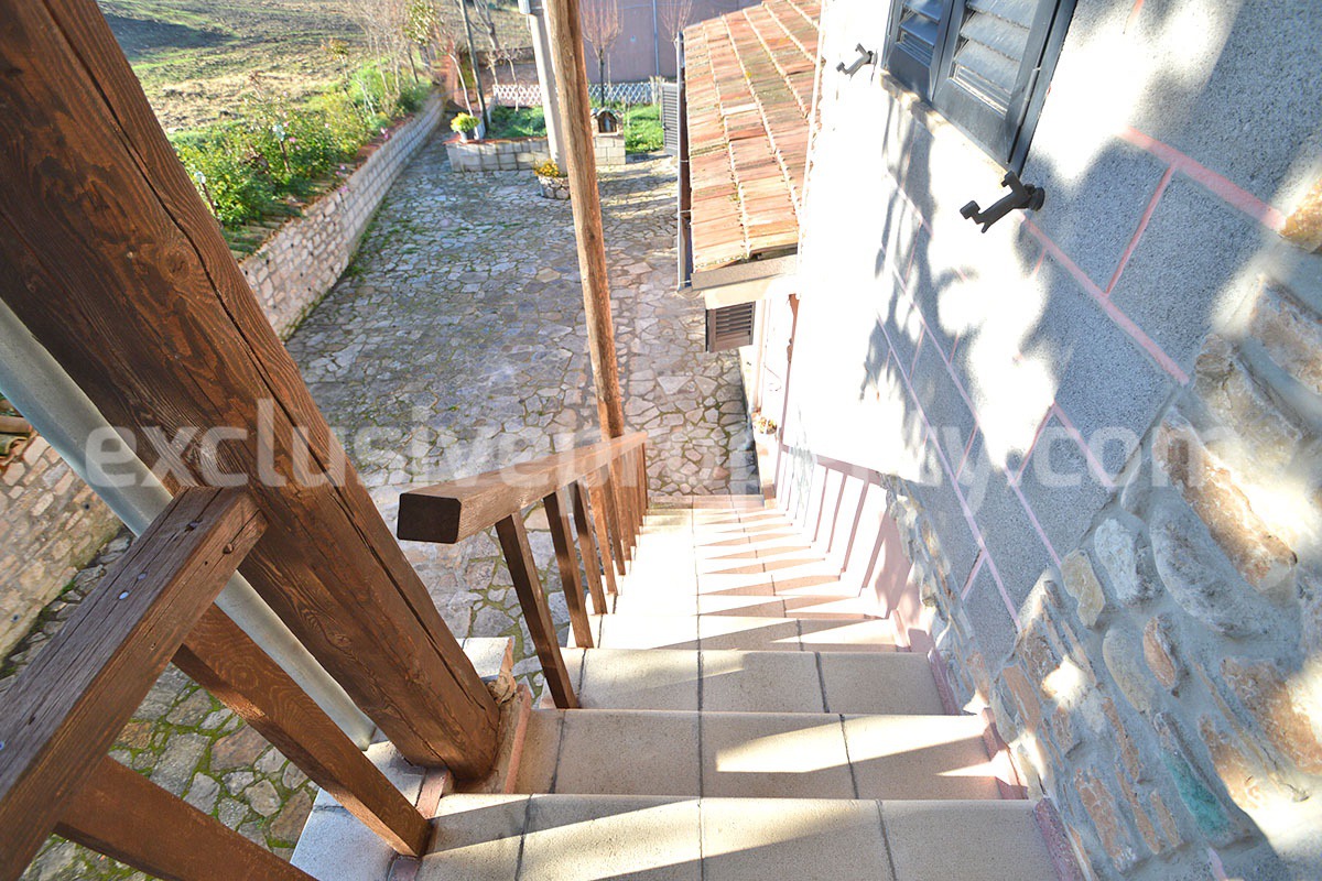 Rustic Country House with Wooden Veranda - Mountain and Hill Views - Garage and Garden in Molise - For Sale in Italy