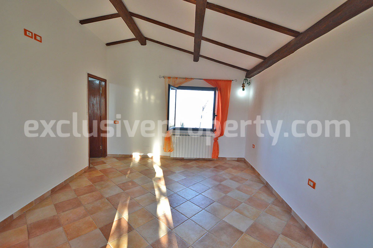 Rustic Country House with Wooden Veranda - Mountain and Hill Views - Garage and Garden in Molise - For Sale in Italy