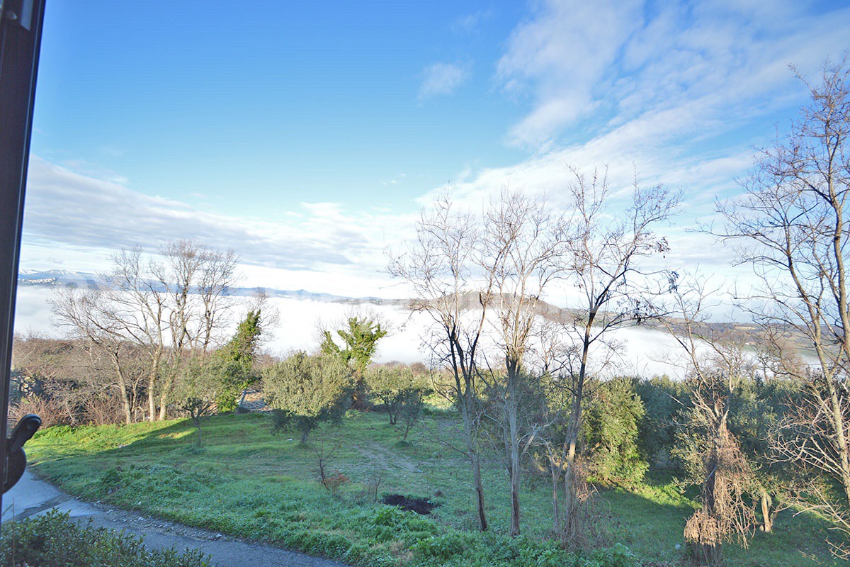 Rustic Country House with Wooden Veranda - Mountain and Hill Views - Garage and Garden in Molise - For Sale in Italy