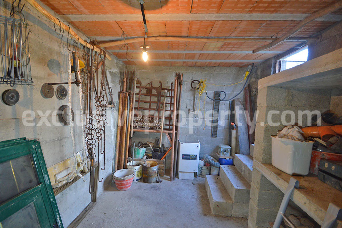 Rustic Country House with Wooden Veranda - Mountain and Hill Views - Garage and Garden in Molise - For Sale in Italy