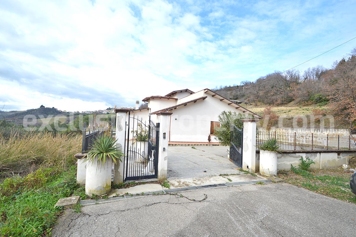 Spacious Villa with Land and Stunning Views for Sale -  Just 1km from Mafalda - Molise - Near the Adriatic Sea