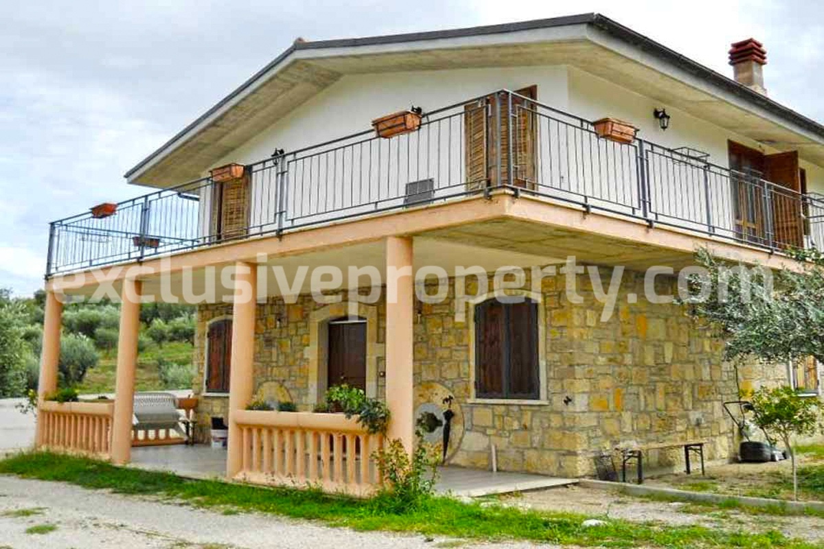 Habitable stone villa with land for sale in Italy 3