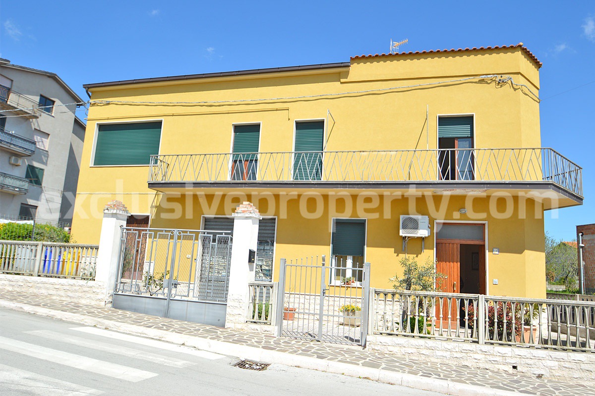 Italian Property for Sale - Townhouse with Terrace and 2 Apartments in Palata - Molise