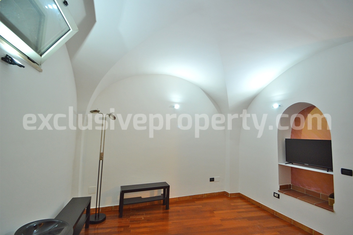 Ready-to-Live-In Townhouse for Sale in the Historic Center of Atessa with Unique Vaulted Brick Ceilings