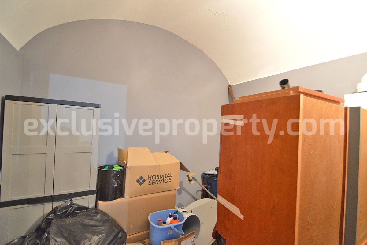 Ready-to-Live-In Townhouse for Sale in the Historic Center of Atessa with Unique Vaulted Brick Ceilings