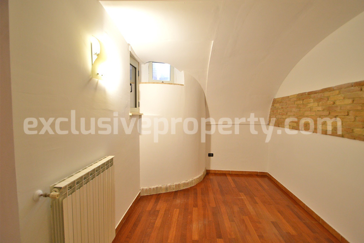Ready-to-Live-In Townhouse for Sale in the Historic Center of Atessa with Unique Vaulted Brick Ceilings
