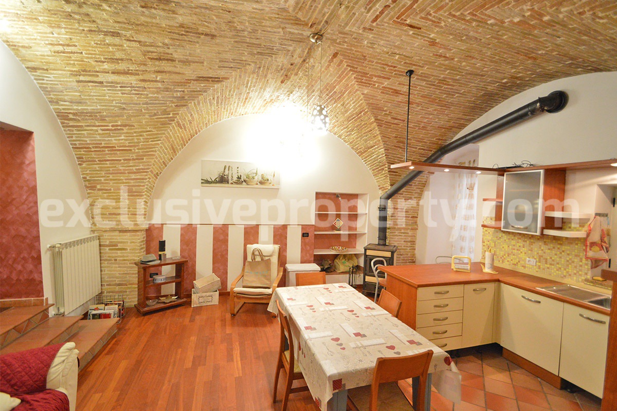 Ready-to-Live-In Townhouse for Sale in the Historic Center of Atessa with Unique Vaulted Brick Ceilings