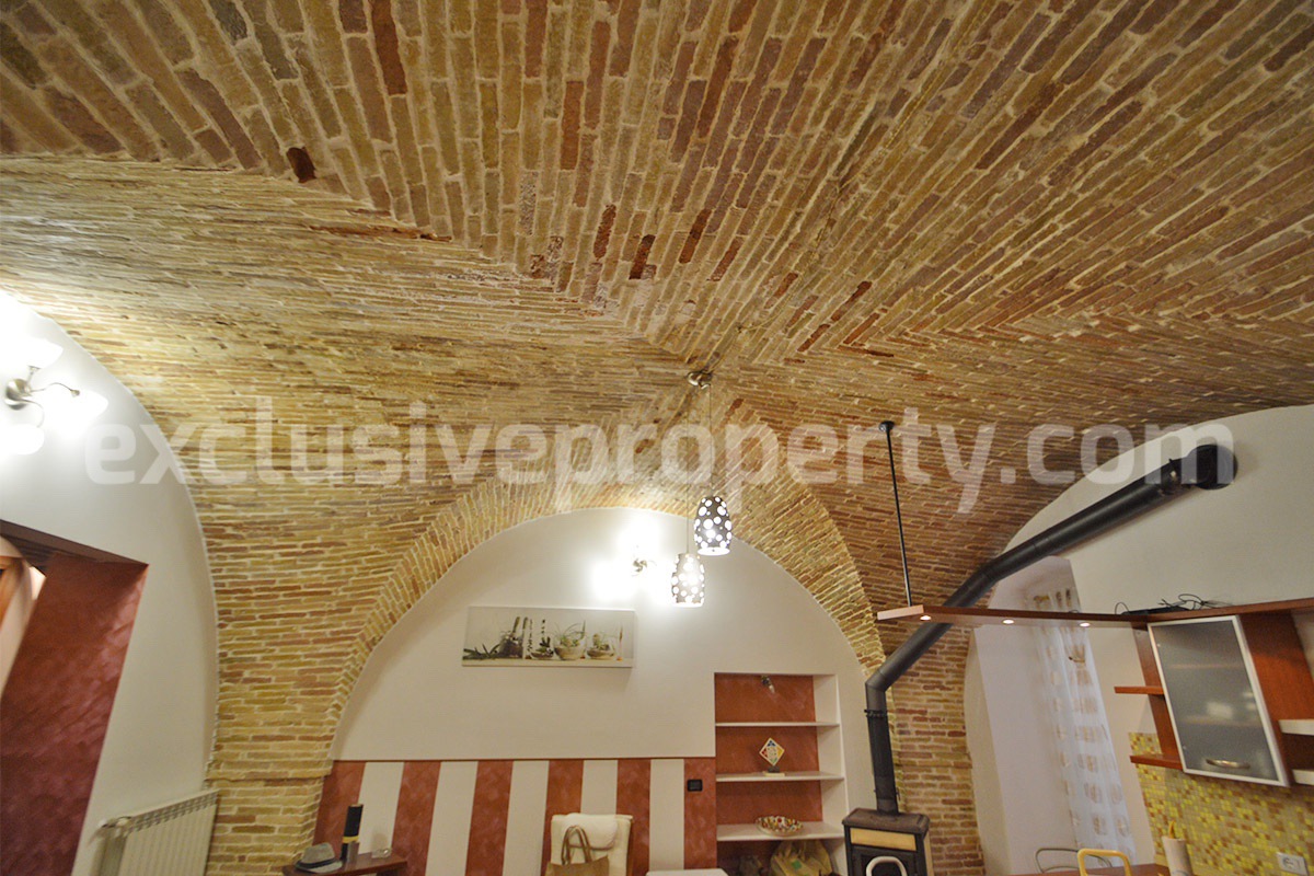 Ready-to-Live-In Townhouse for Sale in the Historic Center of Atessa with Unique Vaulted Brick Ceilings