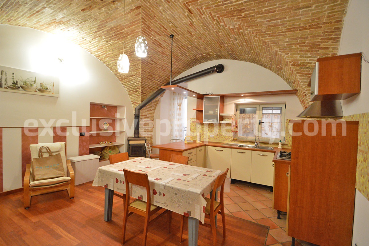 Ready-to-Live-In Townhouse for Sale in the Historic Center of Atessa with Unique Vaulted Brick Ceilings