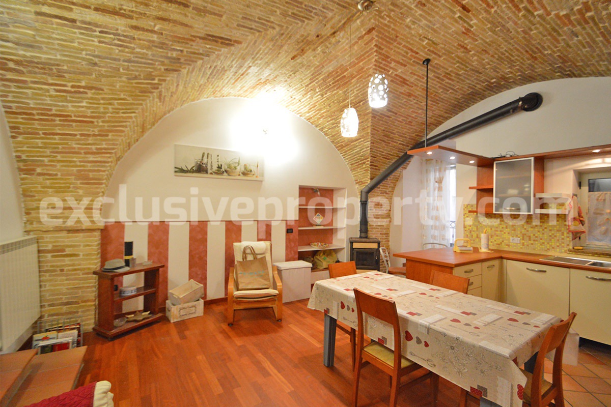 Ready-to-Live-In Townhouse for Sale in the Historic Center of Atessa with Unique Vaulted Brick Ceilings