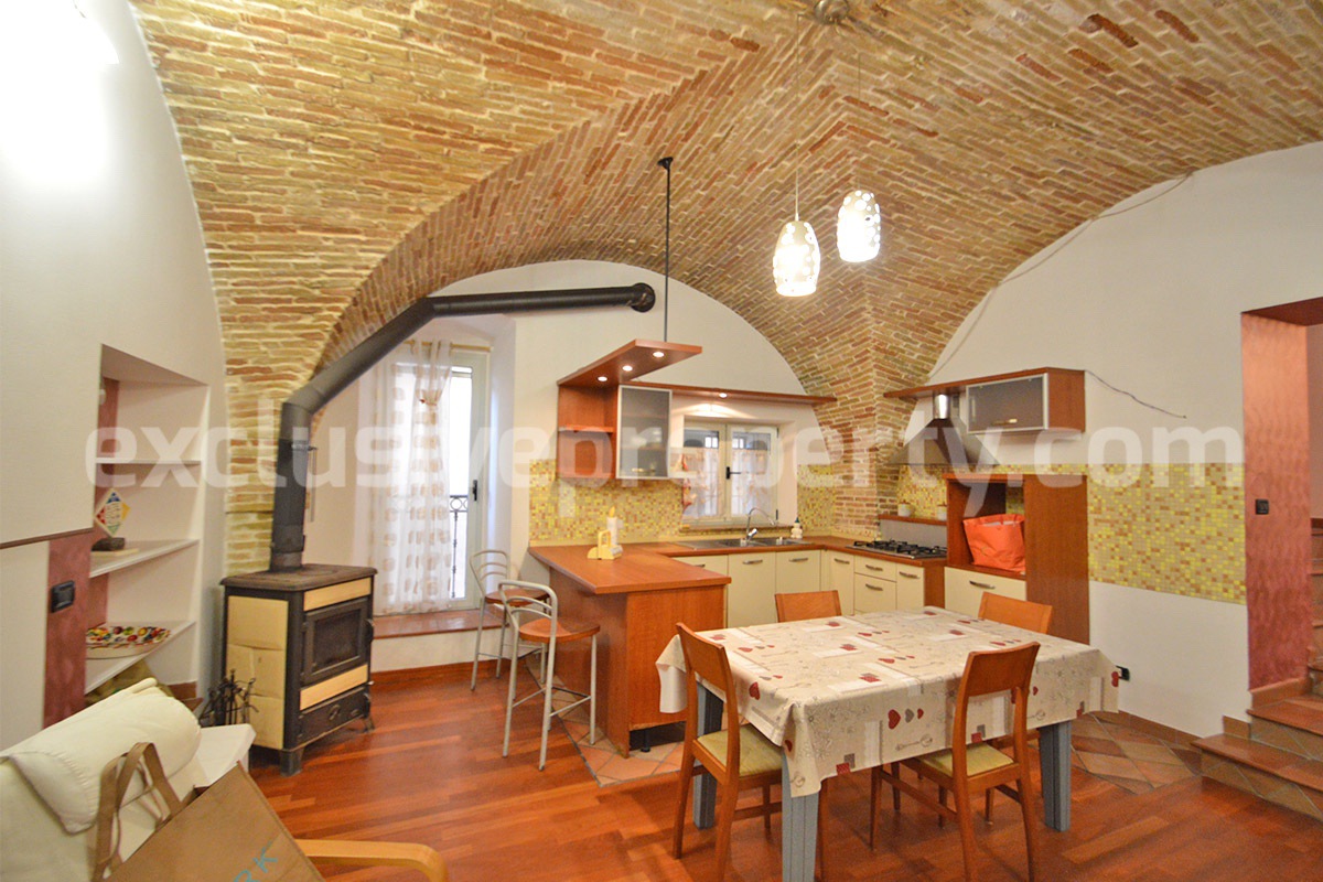 Ready-to-Live-In Townhouse for Sale in the Historic Center of Atessa with Unique Vaulted Brick Ceilings