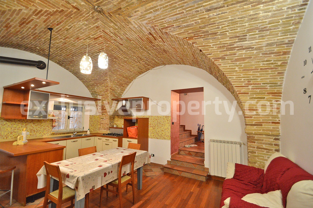 Ready-to-Live-In Townhouse for Sale in the Historic Center of Atessa with Unique Vaulted Brick Ceilings