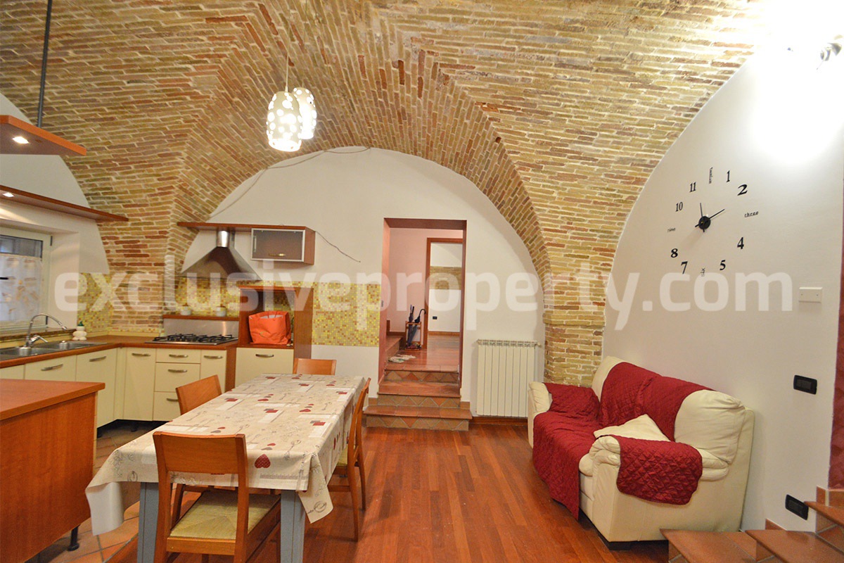 Ready-to-Live-In Townhouse for Sale in the Historic Center of Atessa with Unique Vaulted Brick Ceilings