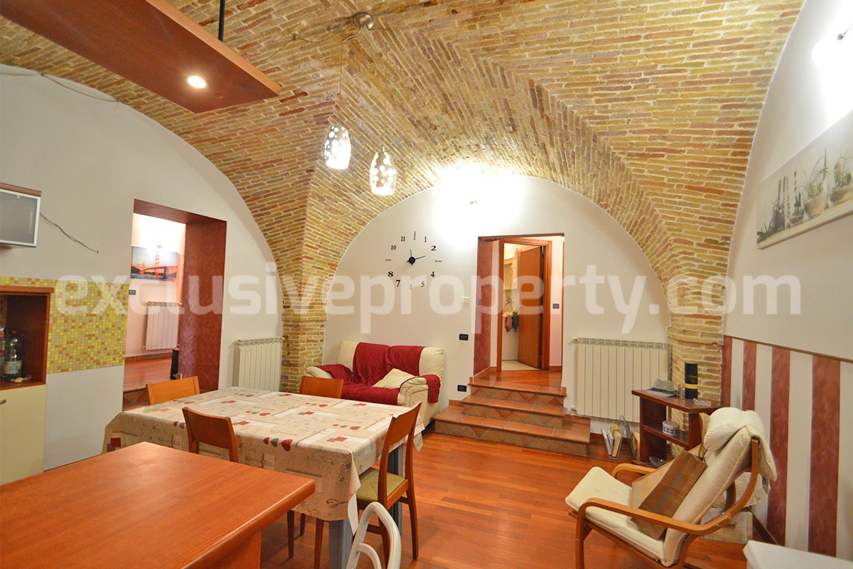 Ready-to-Live-In Townhouse for Sale in the Historic Center of Atessa with Unique Vaulted Brick Ceilings