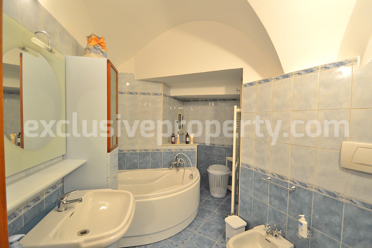 Ready-to-Live-In Townhouse for Sale in the Historic Center of Atessa with Unique Vaulted Brick Ceilings