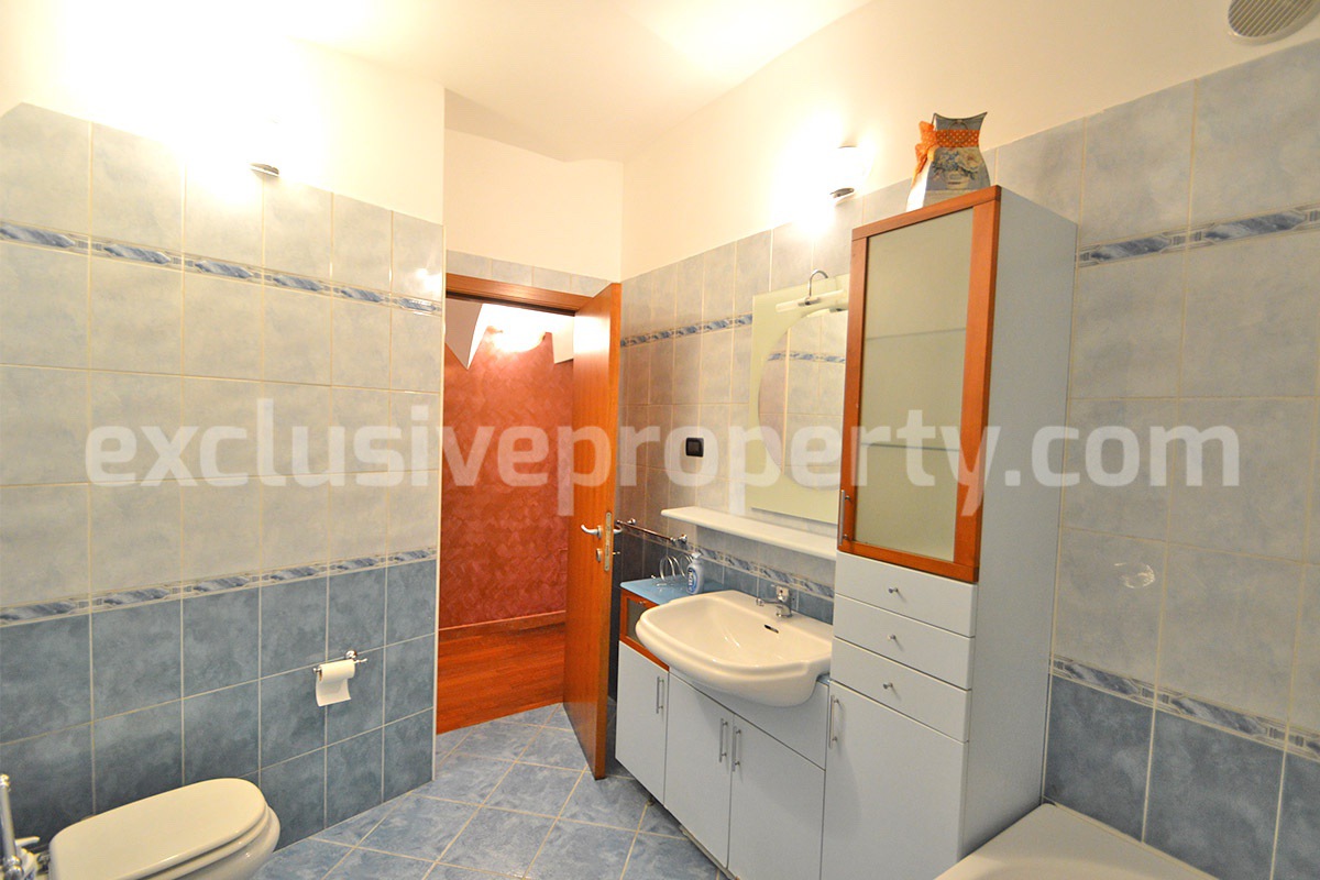 Ready-to-Live-In Townhouse for Sale in the Historic Center of Atessa with Unique Vaulted Brick Ceilings