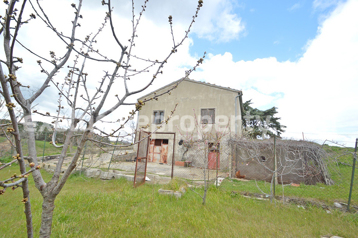 Country house with 4 hectares of land 1 of which building for sale in Italy