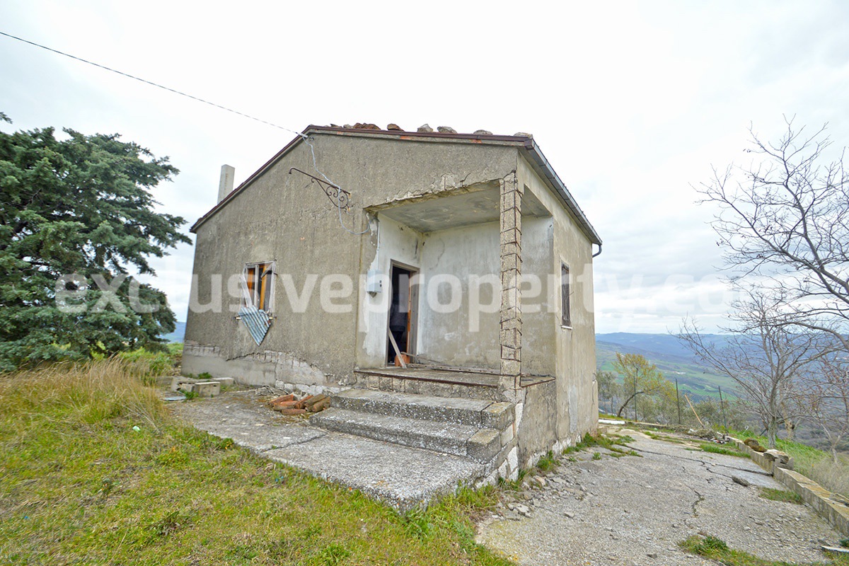 Country house with 4 hectares of land 1 of which building for sale in Italy 10