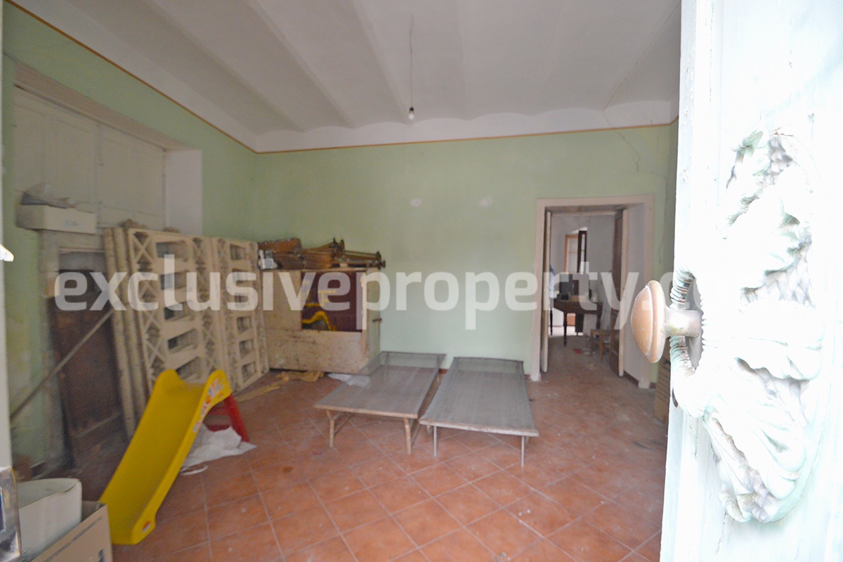 House to be renovated but with a particular charm for sale in Italy 6
