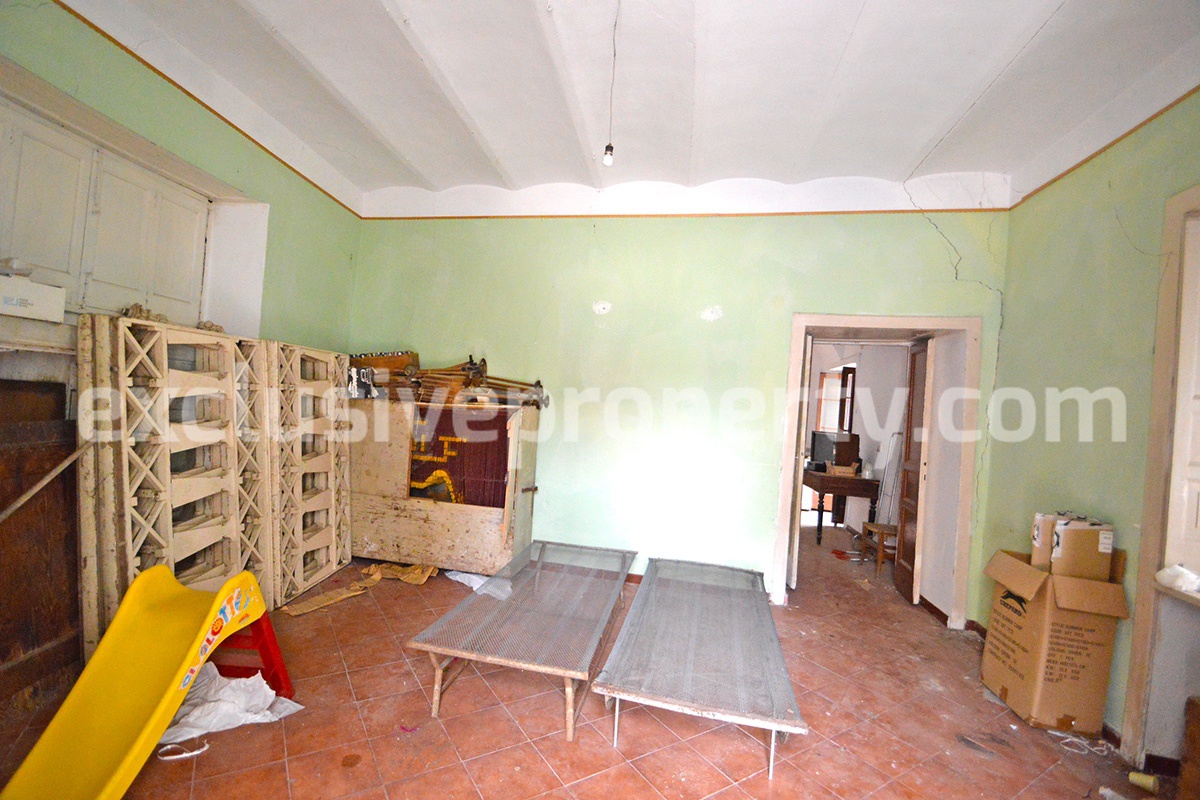 House to be renovated but with a particular charm for sale in Italy 7