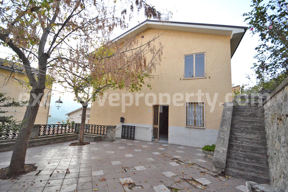 Move-In Ready Home with Garage - Garden and Large Outdoor Terrace for Sale in Carunchio in Abruzzo