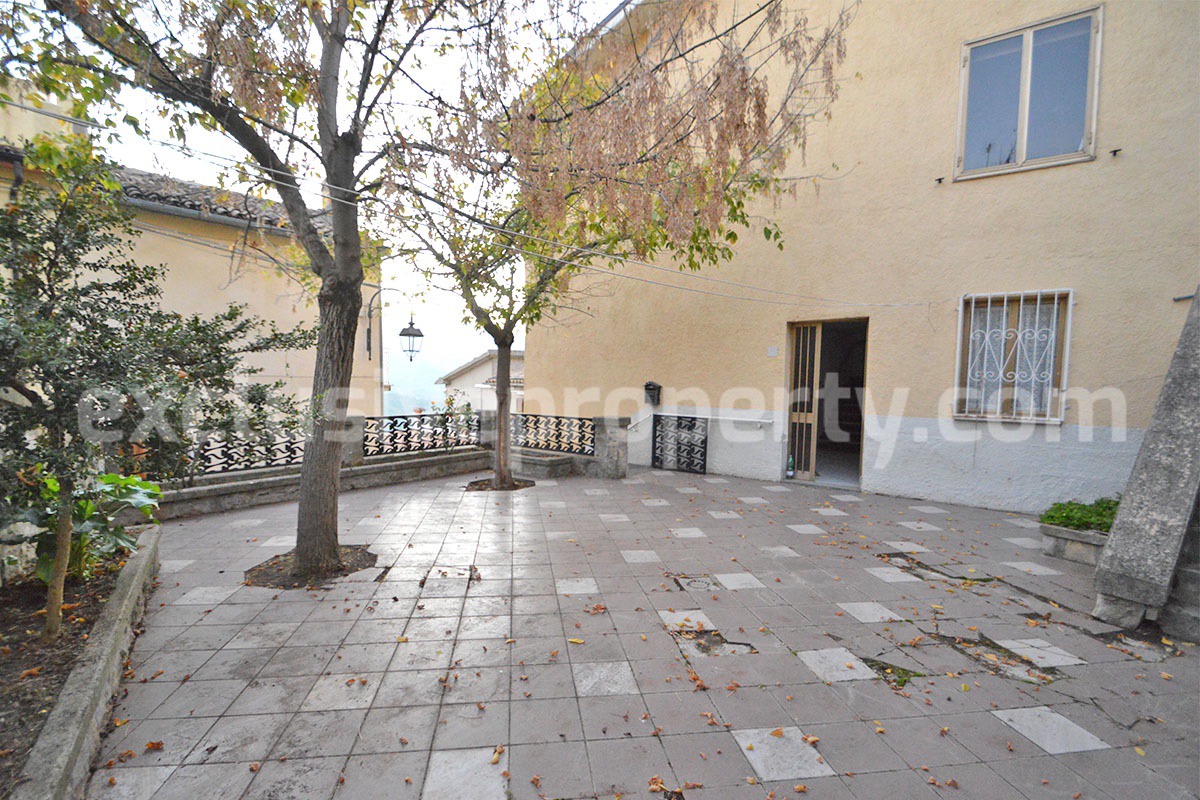 Move-In Ready Home with Garage - Garden and Large Outdoor Terrace for Sale in Carunchio in Abruzzo