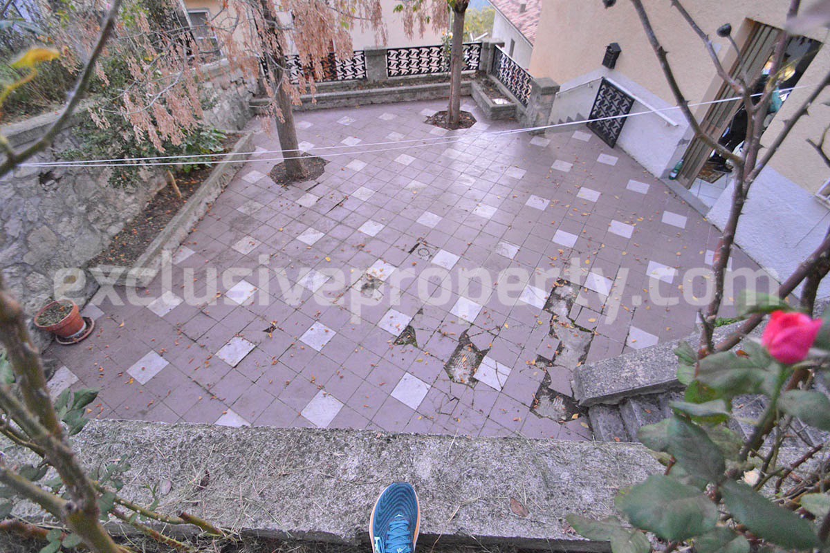 Move-In Ready Home with Garage - Garden and Large Outdoor Terrace for Sale in Carunchio in Abruzzo