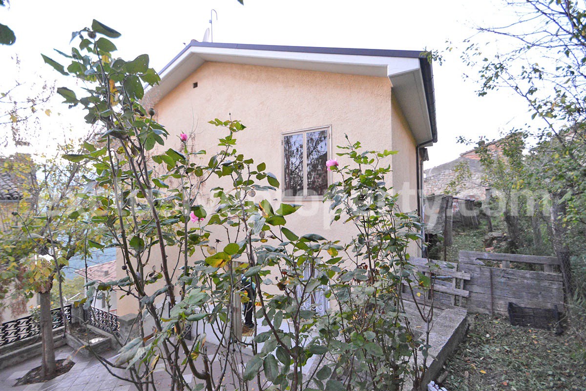 Move-In Ready Home with Garage - Garden and Large Outdoor Terrace for Sale in Carunchio in Abruzzo