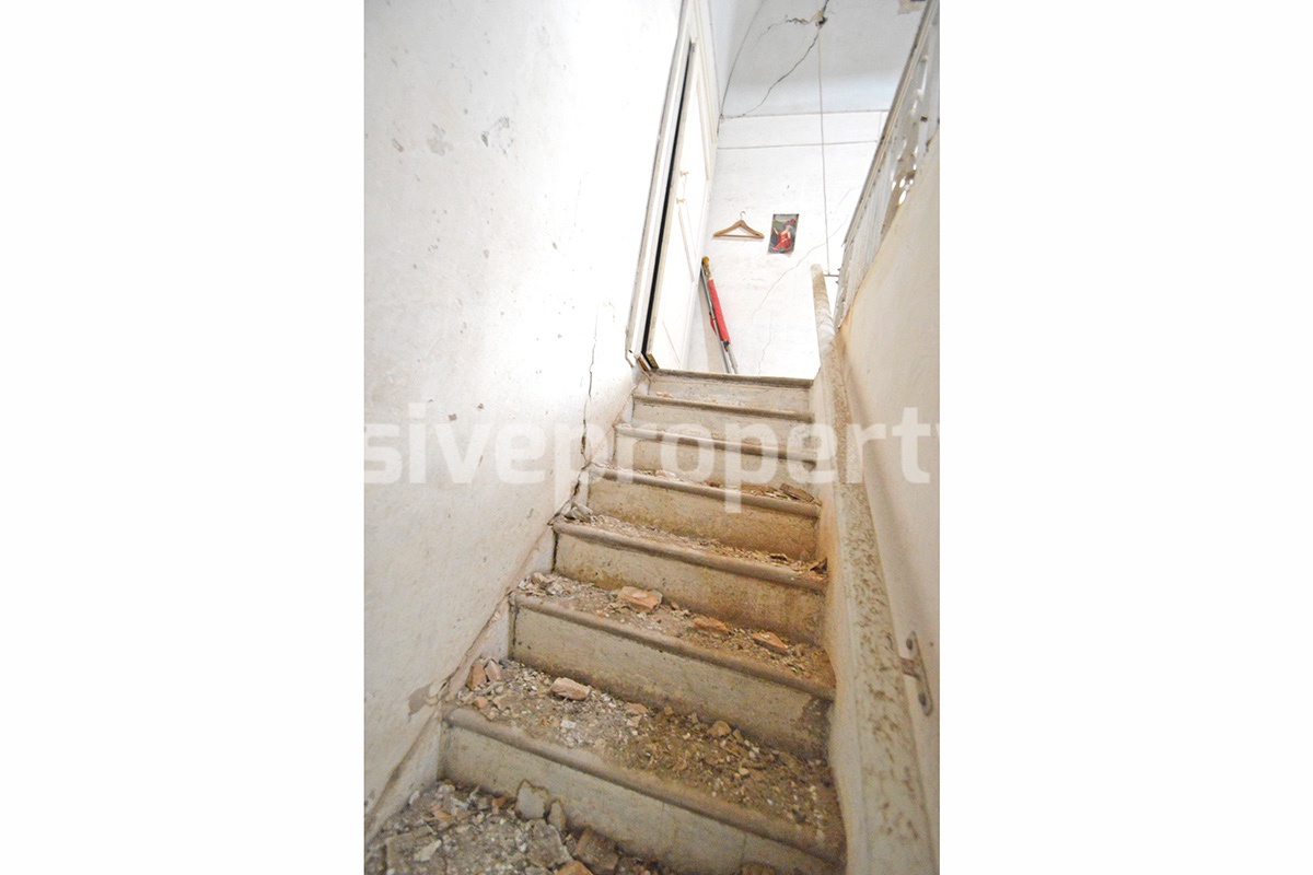 House to be renovated but with a particular charm for sale in Italy 12