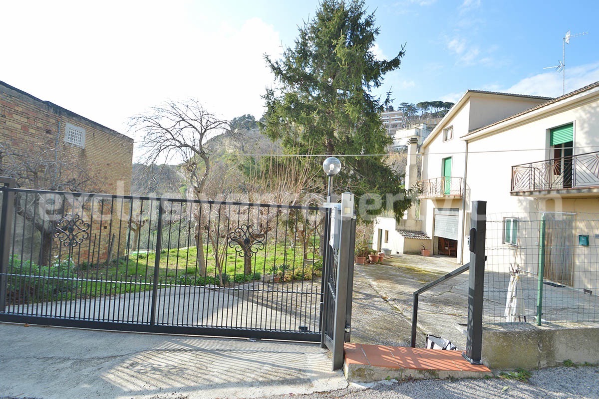Property for Sale in Italy - 3 Bedroom Detached House with Garden and Garage in Atessa in Abruzzo