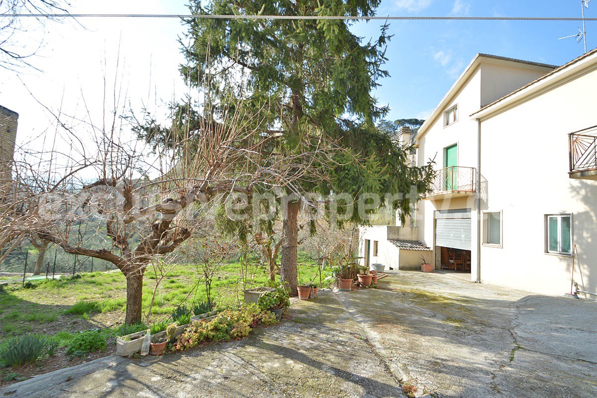 Property for Sale in Italy - 3 Bedroom Detached House with Garden and Garage in Atessa in Abruzzo